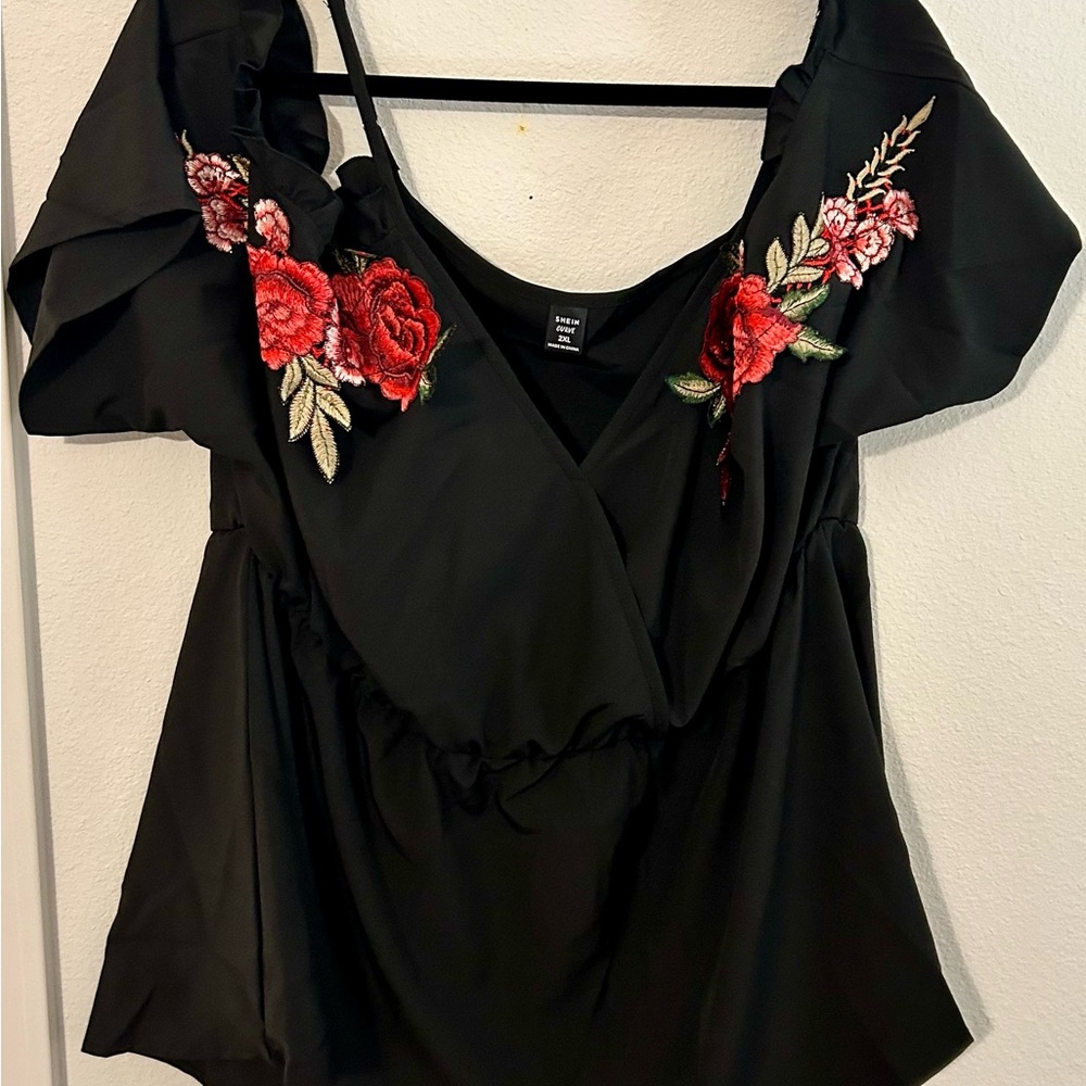 Stunning, trendy black rose embroidered top shirt plus size 3x NWOT